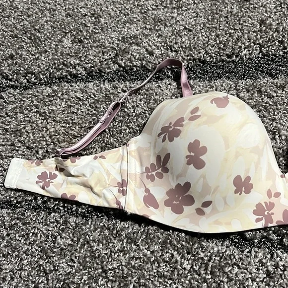 Victoria’s Secret & Auden Bra Bundle 34DD - Picture 5 of 7